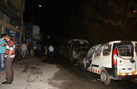 Sokaklar dün gece alev alev yandı - Resim: 1