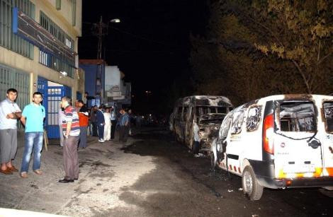 Sokaklar dün gece alev alev yandı - Resim: 2