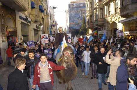 Taksim'e develerle geldiler - Resim: 1