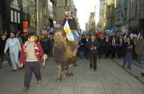 Taksim'e develerle geldiler - Resim: 2