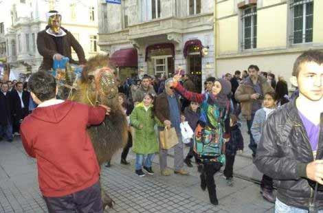 Taksim'e develerle geldiler - Resim: 3