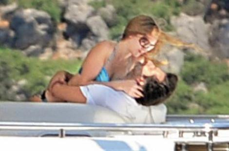 Ünlü sanatçı çok fena yakalandı - Resim: 2