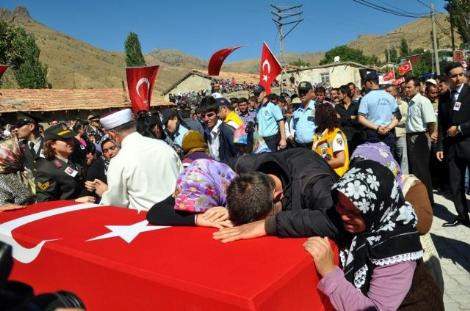 Niğde şehidini böyle uğurladı - Resim: 4