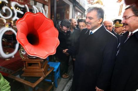 Abdullah Gül topaç çevirdi - Resim: 2