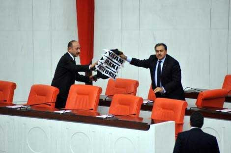 Başbakan'a siyah çelenk! - Resim: 4