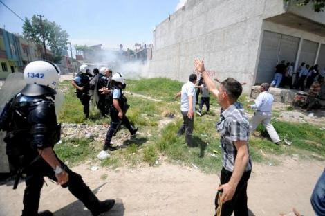 Mersin sokaklarında aşiret kavgası  - Resim: 1