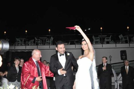 Ünlü şarkıcı Yaşar evlendi - Resim: 1