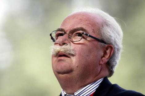 Kendinden çok bıyıkları dikkat çekti - Resim: 4