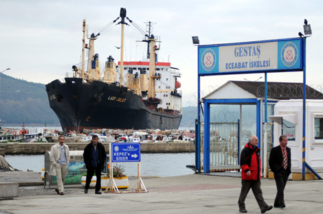 Çanakkale Boğazı'nda gemi karaya oturdu! - Resim: 2