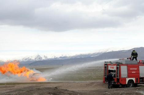 Servise kızdı otomobilini yaktı - Resim: 3