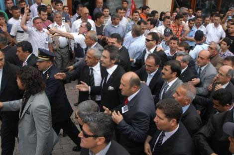 Tüzmen'i çevik kuvvet kurtardı - Resim: 1