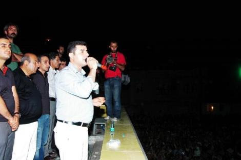 Mitingte PKK ve konfederalizm bayrağı - Resim: 1