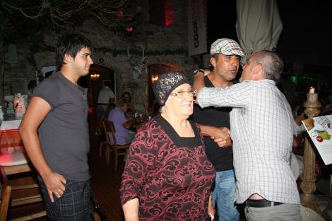 Emrah'ın oğluna yaptığına bakın! - Resim: 1