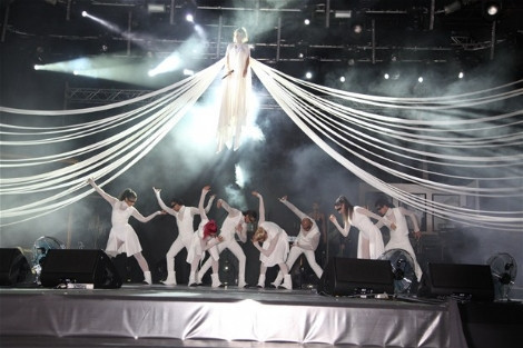 Hande Yener konserde göbeğini saklayamadı - Resim: 3