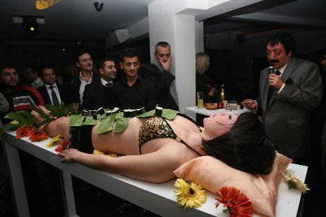 Müslüm baba sushi yedi! - Resim: 1