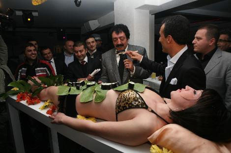 Müslüm baba sushi yedi! - Resim: 4