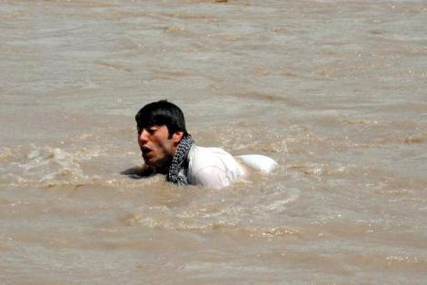 Başrol oyuncusu boğuluyordu - Resim: 3