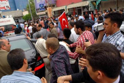 Tüzmen'i çevik kuvvet kurtardı - Resim: 2