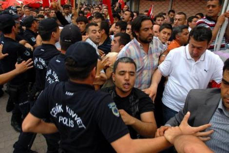 Tüzmen'i çevik kuvvet kurtardı - Resim: 4