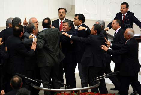 MHP ayağa kalktı - Resim: 2