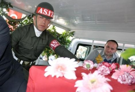 Şehit teğmen son yolculuğuna uğurlandı - Resim: 3