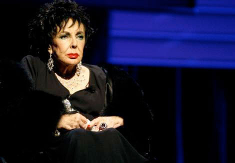 Menekşe gözler kapandı - Resim: 1