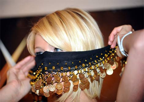 Paris 'zil takıp' bu pozları verdi - Resim: 3