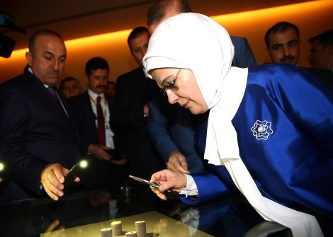 Erdoğan çifti büyüteçle uzun uzun bakın ne inceledi? - Resim: 3