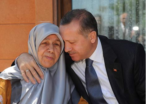 Annesine sevgisini böyle göstermişti - Resim: 3