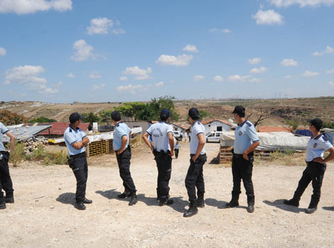 Boş arazide 13 ceset! - Resim: 4