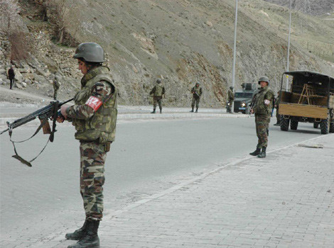 Askeri konvoya taş mı atıldı? - Resim: 4