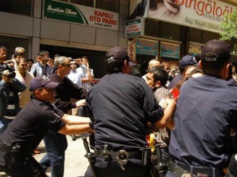 Cenazede gerginlik! - Resim: 2