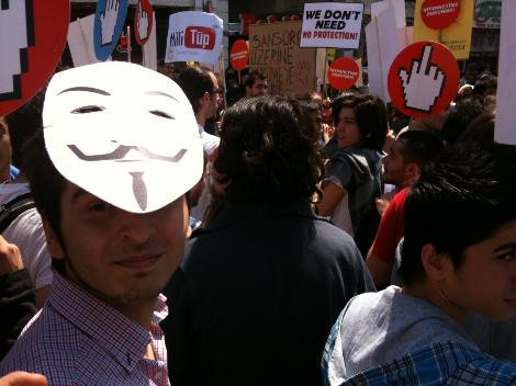 Binler ‘İnternetime dokunma’ dedi - Resim: 3