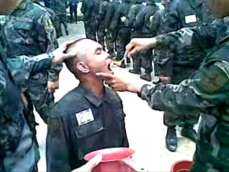 Öğrencilere kırmızı biberli işkence! - Resim: 1