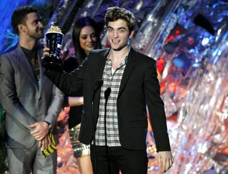 Ödül gecesine damga vuran el şakası - Resim: 4