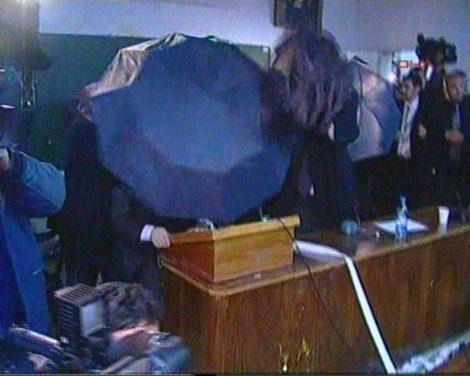 Burhan Kuzu'ya yumurta yağdı - Resim: 3