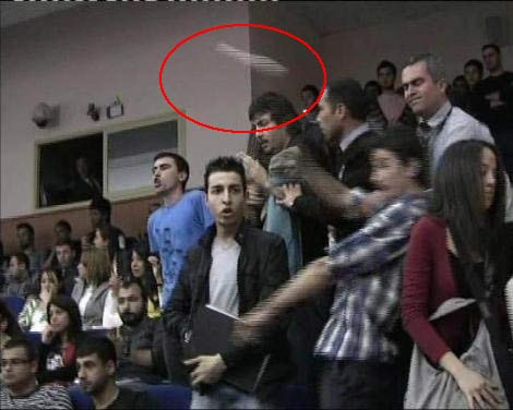 Başkana yumurtalı saldırı! - Resim: 1