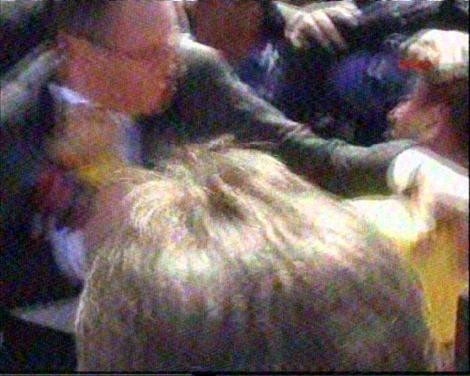 Bakan Yıldız'a yumruklu saldırı - Resim: 3