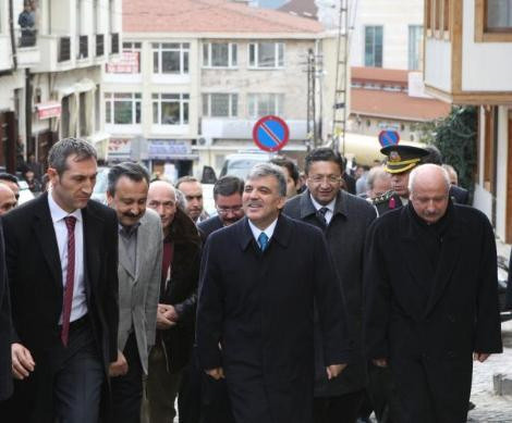 Abdullah Gül topaç çevirdi - Resim: 1