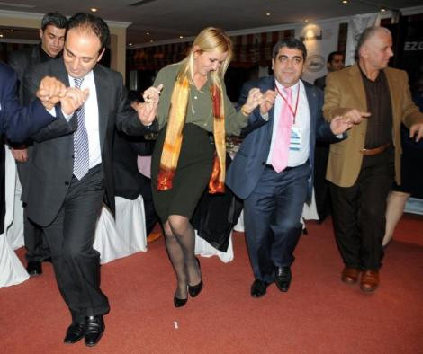 Boyner ile Baydemir halay çekti - Resim: 4