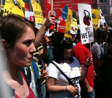 Binler ‘İnternetime dokunma’ dedi - Resim: 1