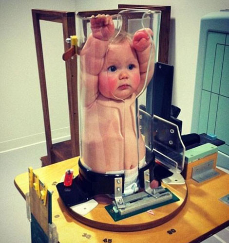 Bebeği görenlerin kanı dondu binlerci kişi tepki gösterdi ama... - Resim: 2