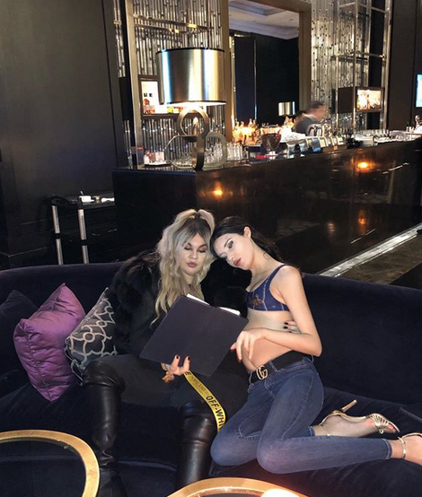 Bahar Candan göbek bağlamış 2 bin liralık yemek yiyor photoshopsuz hali - Resim: 3