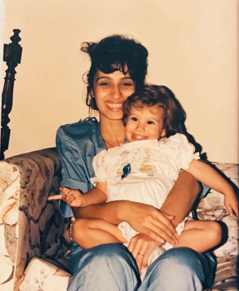 Fotoğraftaki küçük kızı tanıdınız mı? Çok ünlü biri o! - Resim: 3