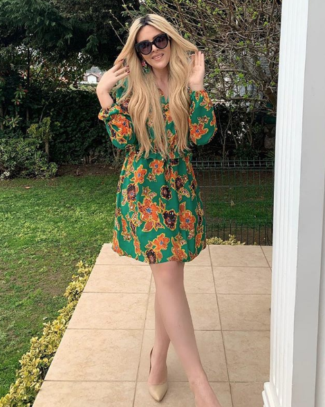 Selin Ciğerci babasını paylaştı sosyal medya yıkıldı! 1,5 milyon TL'lik cip almıştı - Resim: 1