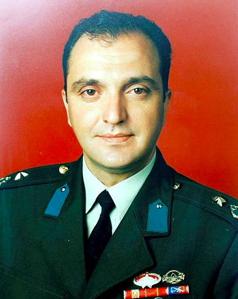 Özdemir Bayraktar ve oğullarıyla olan fotoğrafın sırrı! Şehit yarbaya söz vermiş! - Resim: 1