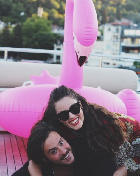 Pelin Akil ve Anıl Altan dudak dudağa tatil - Resim: 4