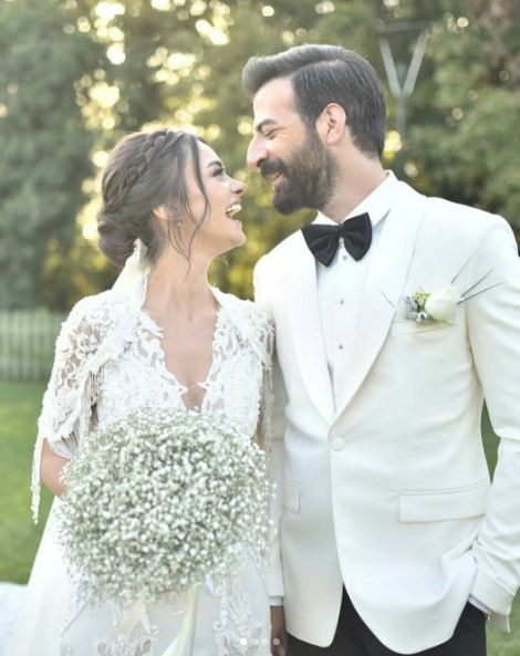 Hande Soral evlendi gelinliği ise ortalığı yıktı geçti - Resim: 4