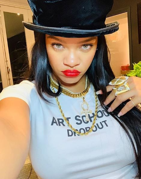Rihanna albüm soran takipçisine sert tepki gösterdi! Dünyayı kurtarıyorum - Resim: 3