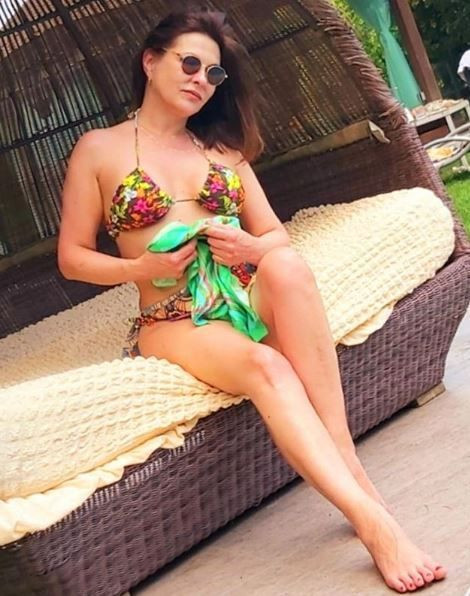 Aydan Şener bir bikinili poz daha verdi! Adeta yıllara meydan okuyor - Resim: 4